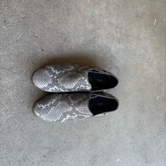 Tom’s Women’s Snake Embossed Shay Low Bootie - Picture 4 of 5